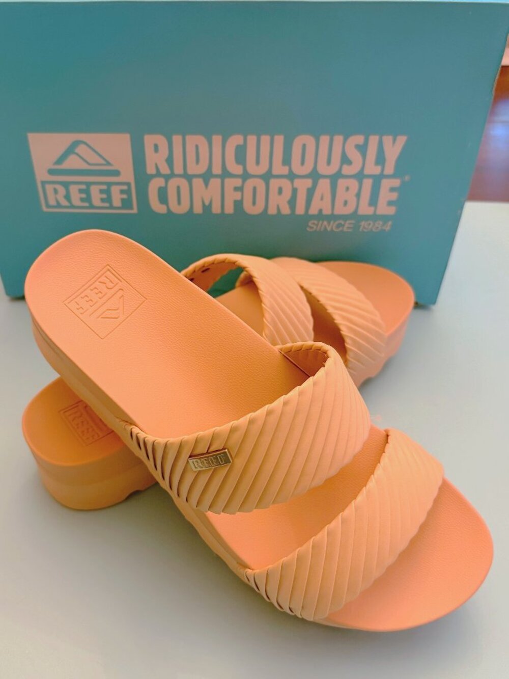 NIB Reef Cushion Vista Hi Blush Pink Puffy Platform Sandals Size 7